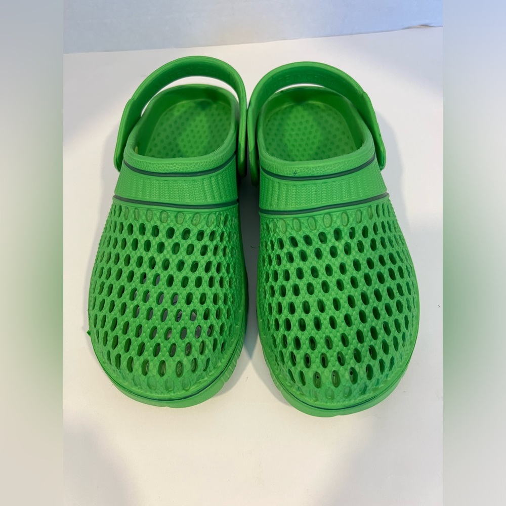 Unbranded Women Size35 Lightweight Waterproof Slip-On Clogs KellyGreen NWOT NWOB